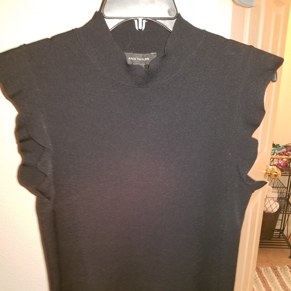 Ann Taylor, fitted classic black shirt - Picture 4 of 4